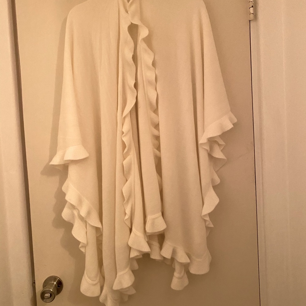 Beautiful white shawl. Very warm!